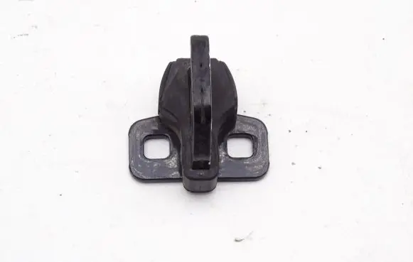 Land Rover Discovery 3 - LR3 Tailgate lock loop/hook striker 