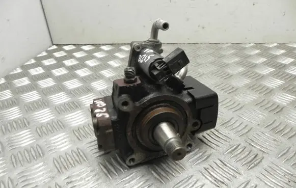 Volkswagen PASSAT B7 Fuel injection high pressure pump 03L130755AN VD21215