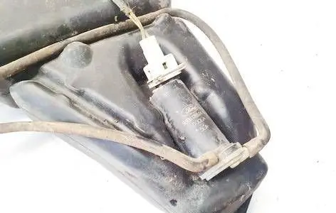 Ford Focus Windscreen/windshield washer pump 93bb17k624ba