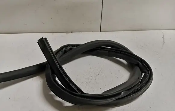 Audi A5 8T 8F Rubber seal front coupe door 8T0831707D