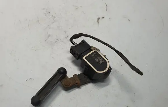 Headlight/headlamp level sensor