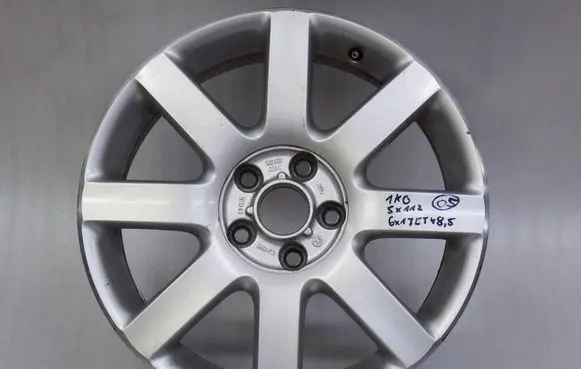 Volkswagen Golf V R17 alloy rim 