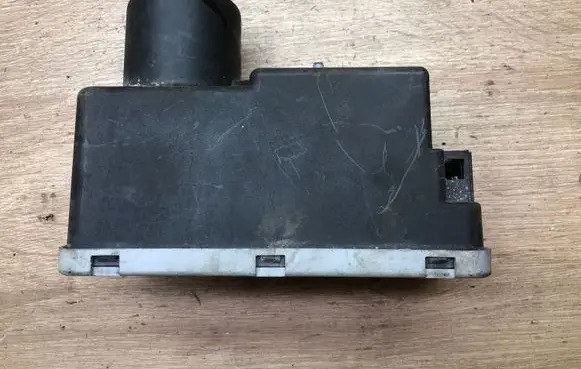 Volkswagen Golf IV Central locking vacuum pump 1H0962257