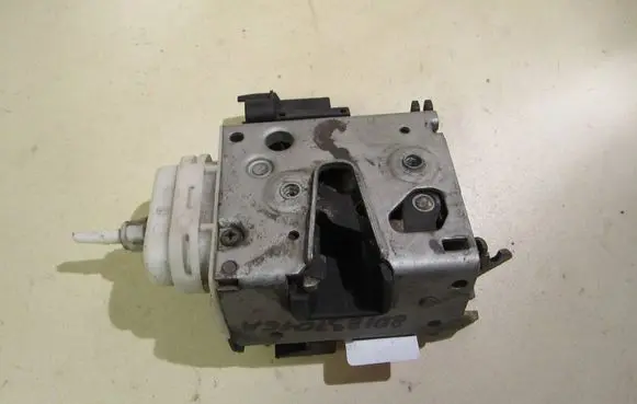 Audi A4 S4 B5 8D Front door lock 8D1837016A