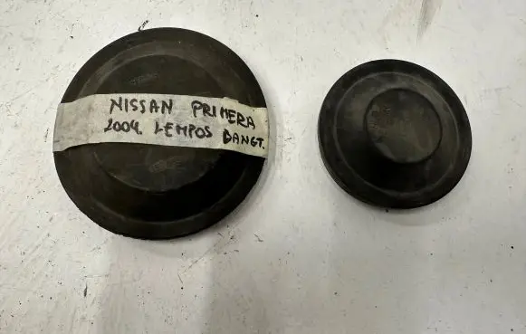 Nissan Primera Headlight/headlamp dust cover