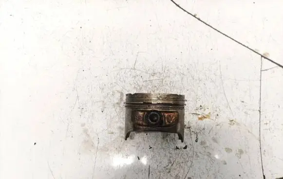 Volkswagen Golf IV Piston 0761472