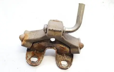 Volkswagen PASSAT B6 Muffler mount bracket/holder 6q0253147