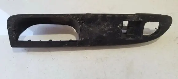 Volkswagen PASSAT B6 Front door window switch trim 3C1867171