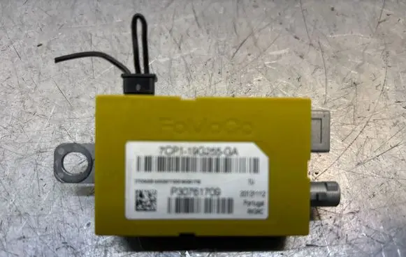 Volvo V70 Aerial antenna amplifier P30761709