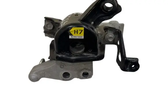 Toyota RAV 4 (XA40) Engine mount bracket HZ061800
