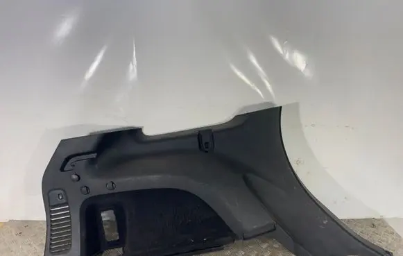 Trunk/boot lower side trim panel