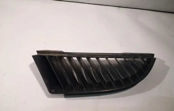 Mitsubishi Colt Front bumper upper radiator grill MN127773