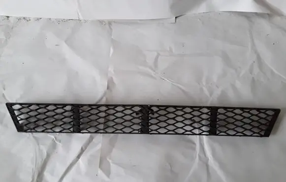 Mercedes-Benz E W211 Front bumper lower grill A2118850122