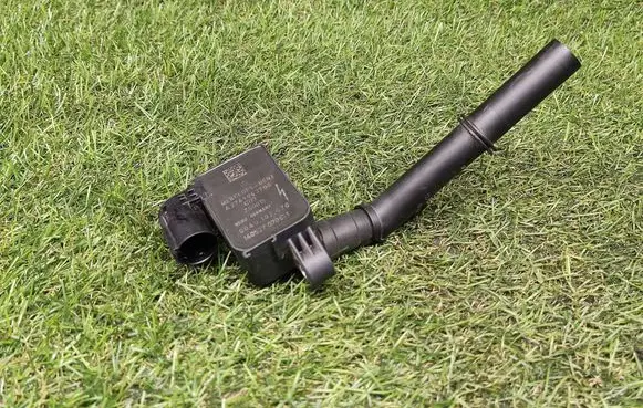 Mercedes-Benz E W212 High voltage ignition coil A2769063700 0040102070 140527070651