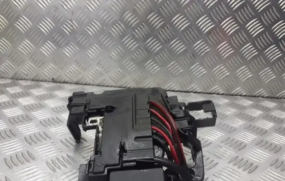 Skoda Fabia Mk2 (5J) Fuse box cover 6R0915345