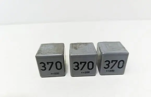Audi A6 S6 C5 4B Other relay 8D0951253