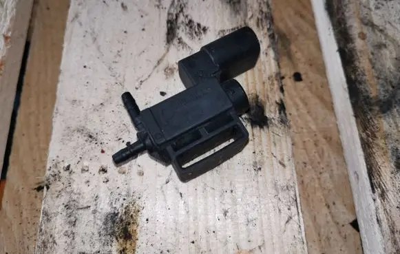 Volkswagen Golf V Turbo solenoid valve 037906283C 72288000