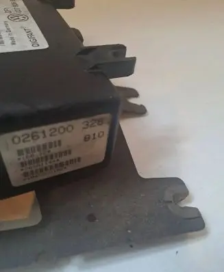 Volkswagen PASSAT B3 Engine control unit/module 037906022ED 0261200328