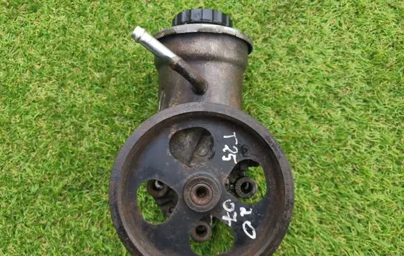 Toyota Avensis T250 Power steering pump