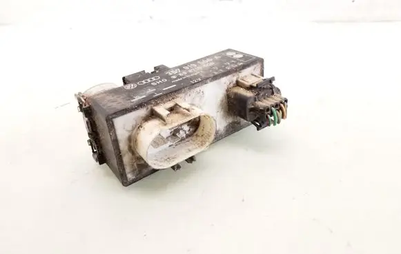 Volkswagen PASSAT B5 Coolant fan relay 357919506A