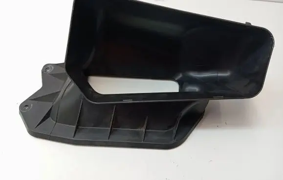 Porsche Macan (95B) Air intake duct part 8K2819904
