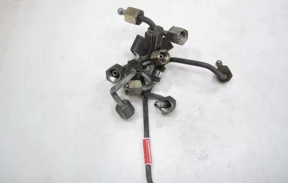 Fuel injector supply line/pipe