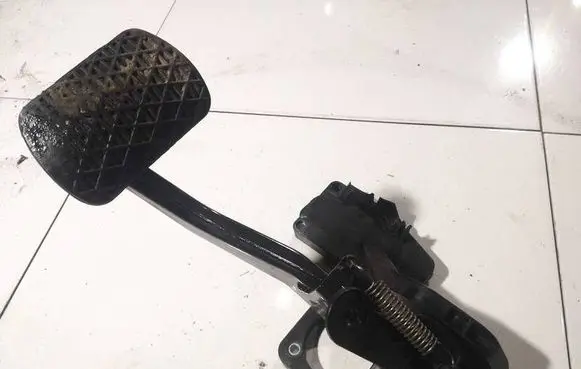 Mercedes-Benz B W245 Brake pedal 4010053A