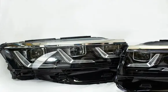 Volkswagen Touareg III Headlight/headlamp 761941082B 0301130232AC LE21A6483