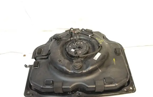 Volkswagen Touareg II AdBlue liquid reservoir F01C190097 121521011152