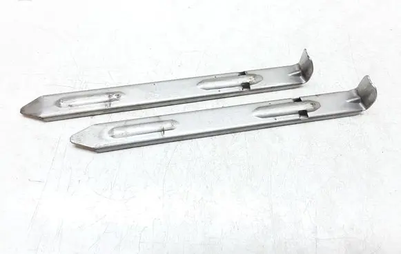 Headlight/headlamp mounting bracket