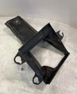 Audi A6 S6 C6 4F Intercooler pipe mounting bracket 4F0145333