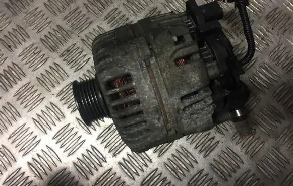 Skoda Octavia Mk2 (1Z) Generator/alternator 03C903023D 0124325128