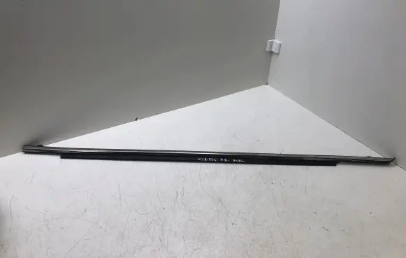 Mazda CX-5 II Front door glass trim molding