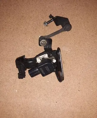 Mitsubishi Outlander Headlight/headlamp level sensor 2G2011