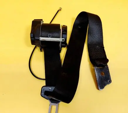 BMW 5 E39 Rear seatbelt 8193099