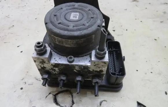 Skoda Octavia Mk3 (5E) ABS Pump 3Q0907379C