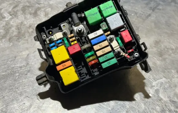 Citroen C4 Cactus Fuse box set 9804846880