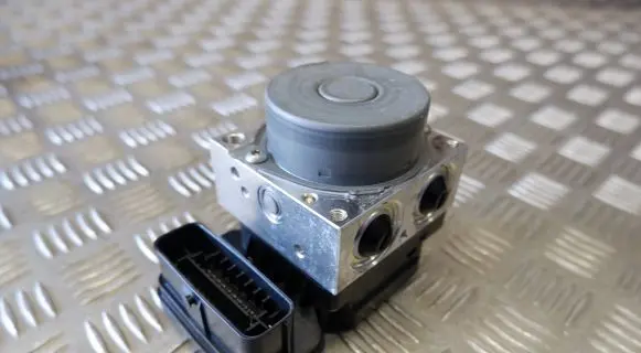 Toyota Prius (XW50) ABS Pump 11304041030 4451047070