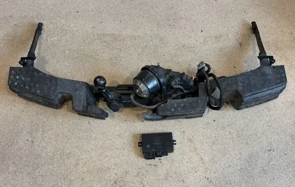 Audi A3 S3 8V Tow bar set 8V5800495 5Q0907383J