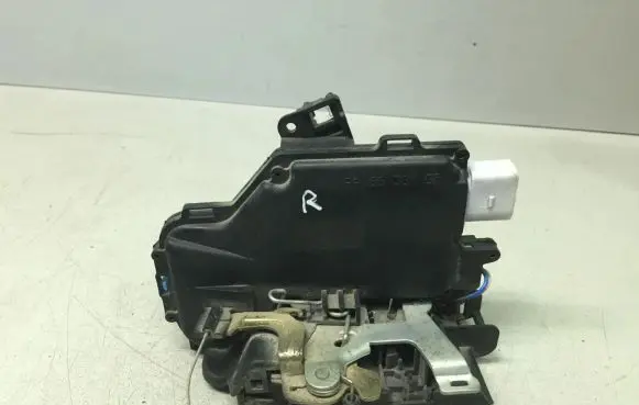 Volkswagen Golf V Rear door lock 7L0839016D