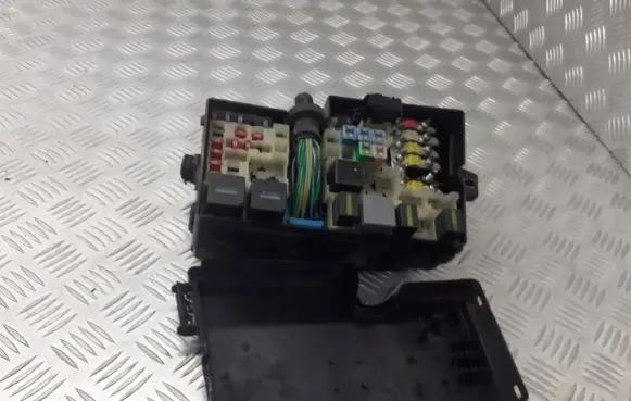 Ford Focus C-MAX Fuse box cover 3M5T-14K733