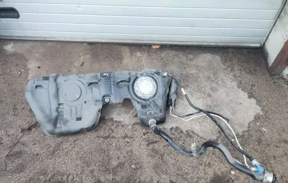 BMW M4 F82 F83 Fuel tank 16117294608 8091893