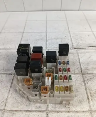 Toyota RAV 4 (XA20) Fuse module