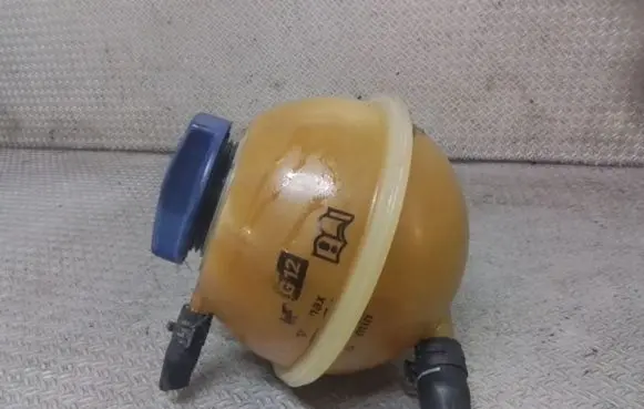 Coolant expansion tank/reservoir