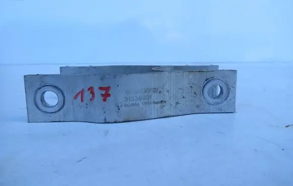 Volvo S90, V90 Engine mount bracket 31339951
