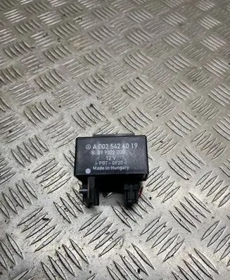 Volkswagen Crafter Glow plug pre-heat relay A0025424019 899322000