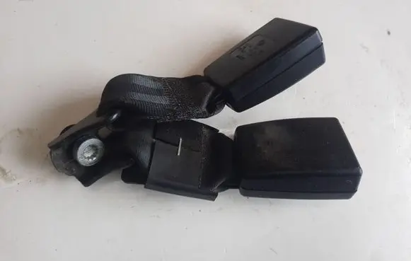 Volkswagen Jetta VI Middle seatbelt buckle (rear) 5C6857739