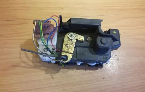 Peugeot 607 Rear door lock