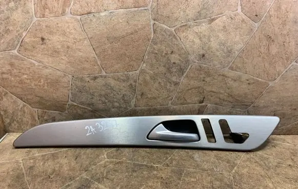 Mercedes-Benz GLE (W166 - C292) Front door card panel trim A1667600561