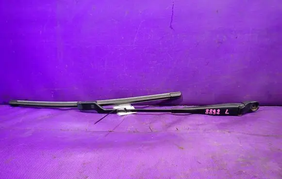 Skoda Roomster (5J) Front wiper blade arm